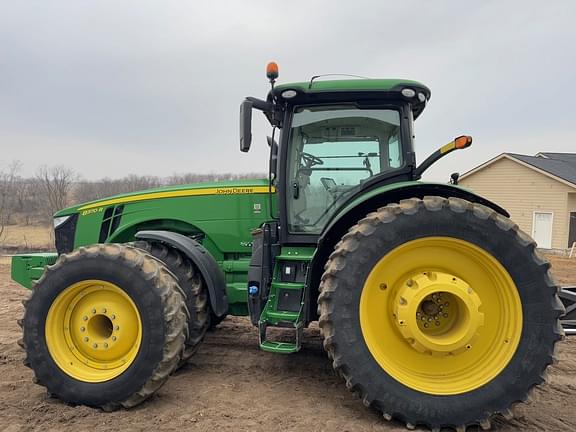 Image of John Deere 8370R equipment image 4