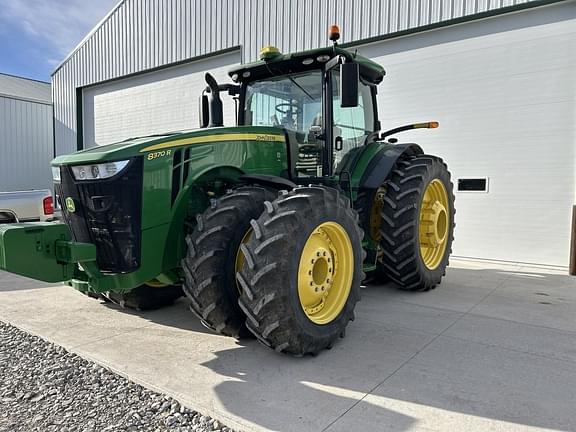 Image of John Deere 8370R equipment image 3