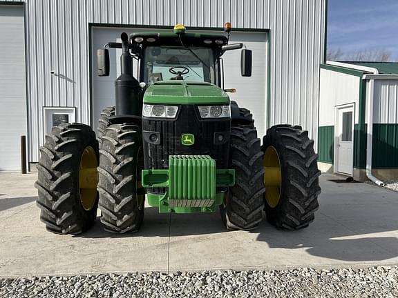 Image of John Deere 8370R equipment image 2