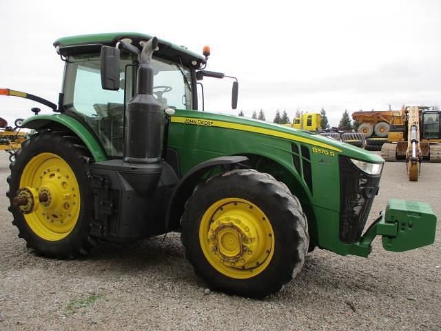 Image of John Deere 8370R equipment image 1