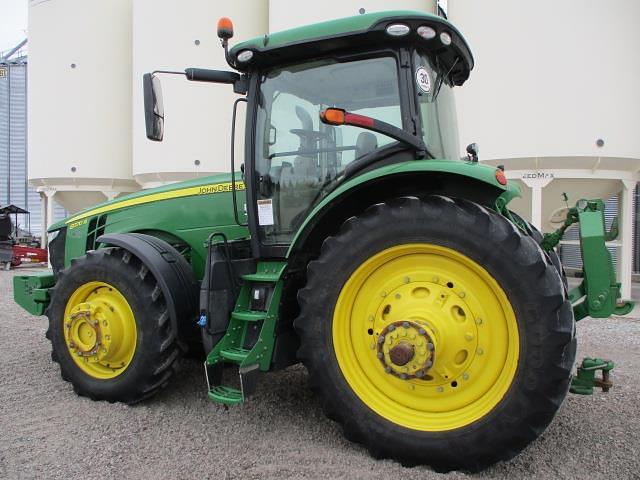 Image of John Deere 8370R equipment image 4