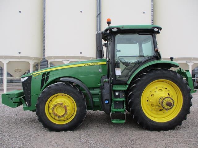 Image of John Deere 8370R equipment image 2