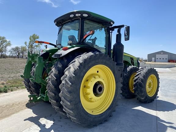 Image of John Deere 8370R equipment image 4