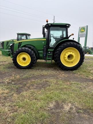 Image of John Deere 8370R equipment image 1