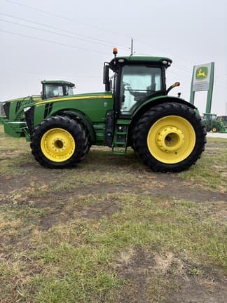 Image of John Deere 8370R equipment image 2