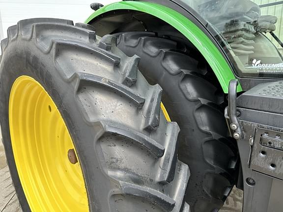 Image of John Deere 8370R equipment image 4