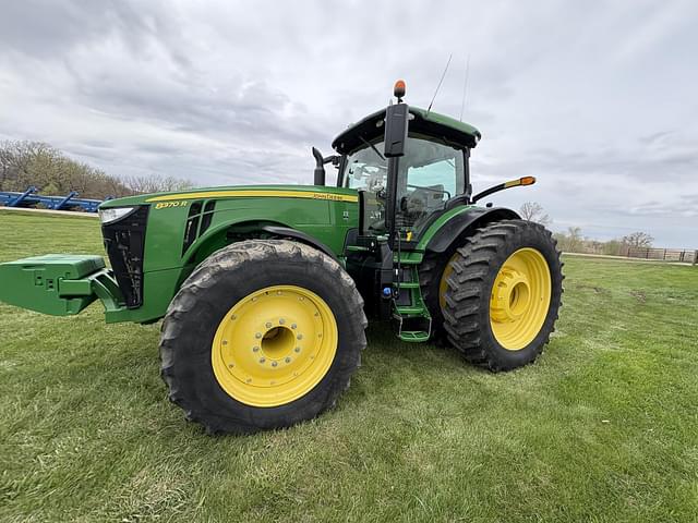 Image of John Deere 8370R equipment image 3