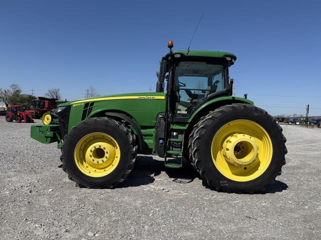 Image of John Deere 8370R equipment image 2