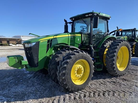 Image of John Deere 8370R equipment image 3