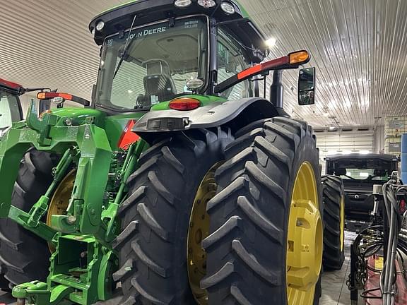 Image of John Deere 8370R equipment image 3