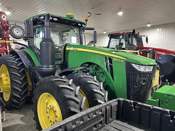 Image of John Deere 8370R equipment image 1