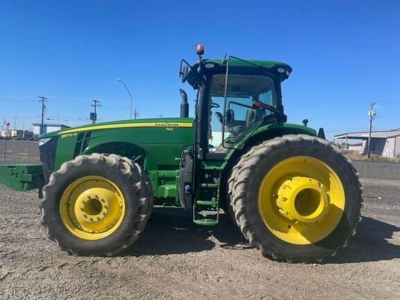 Image of John Deere 8370R equipment image 1