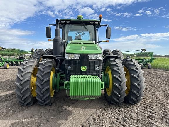 Image of John Deere 8370R equipment image 1