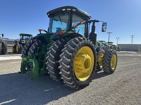 Image of John Deere 8370R equipment image 4