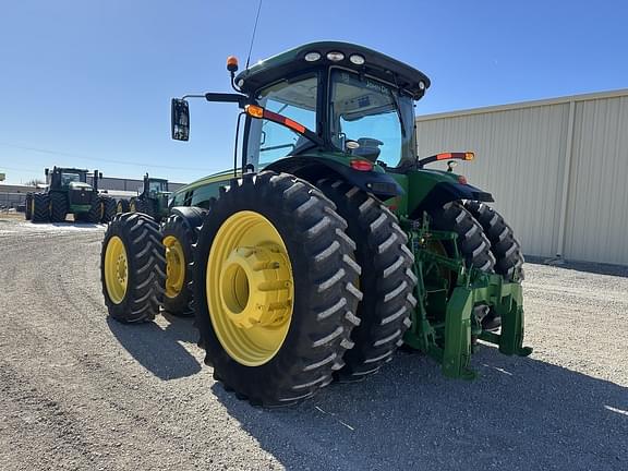 Image of John Deere 8370R equipment image 2