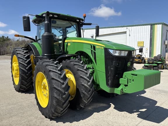 Image of John Deere 8370R equipment image 3