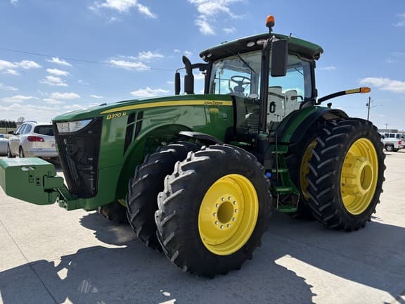 Image of John Deere 8370R equipment image 1