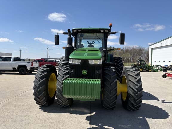 Image of John Deere 8370R equipment image 2
