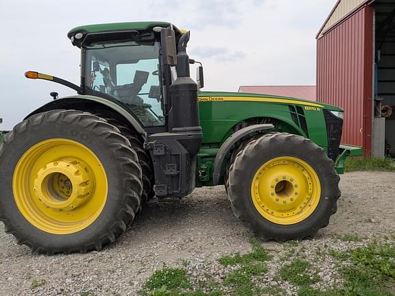 Image of John Deere 8370R equipment image 4