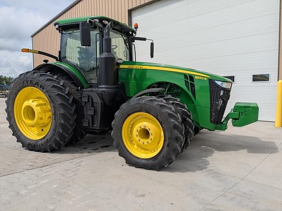 Image of John Deere 8370R equipment image 4