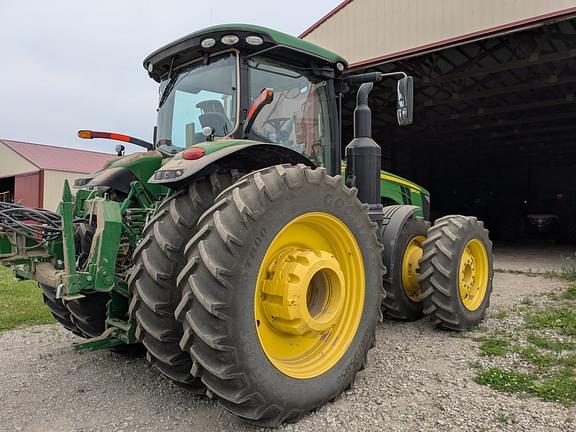 Image of John Deere 8370R equipment image 2