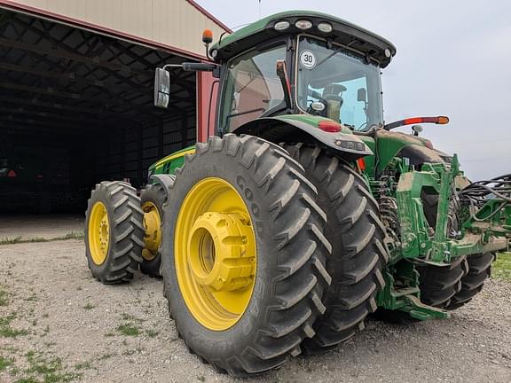 Image of John Deere 8370R equipment image 1