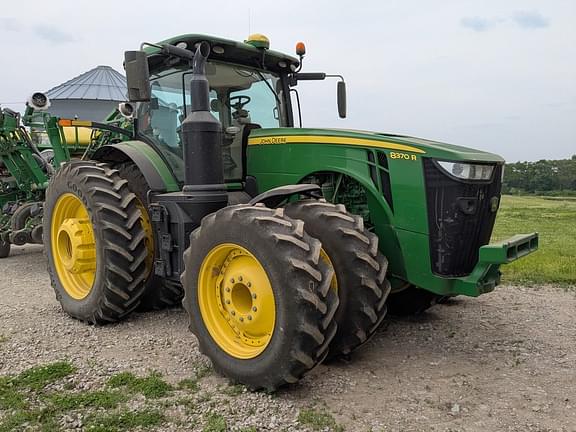 Image of John Deere 8370R equipment image 3