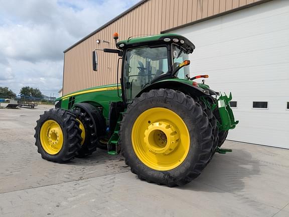 Image of John Deere 8370R equipment image 1