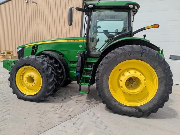 Image of John Deere 8370R equipment image 2