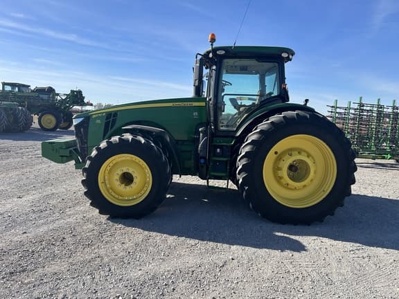 Image of John Deere 8370R equipment image 1