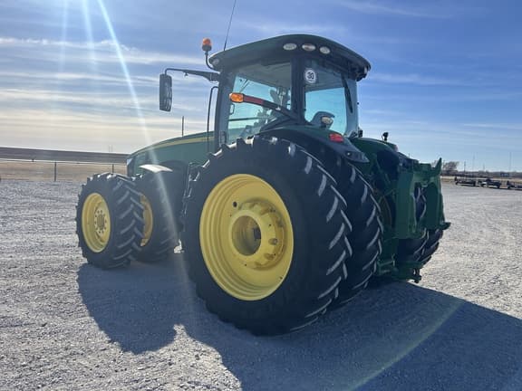 Image of John Deere 8370R equipment image 2