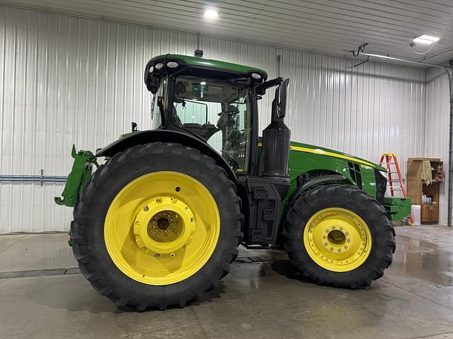 Image of John Deere 8370R equipment image 1