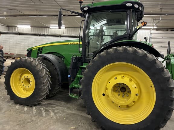 Image of John Deere 8370R equipment image 3