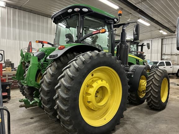 Image of John Deere 8370R equipment image 2