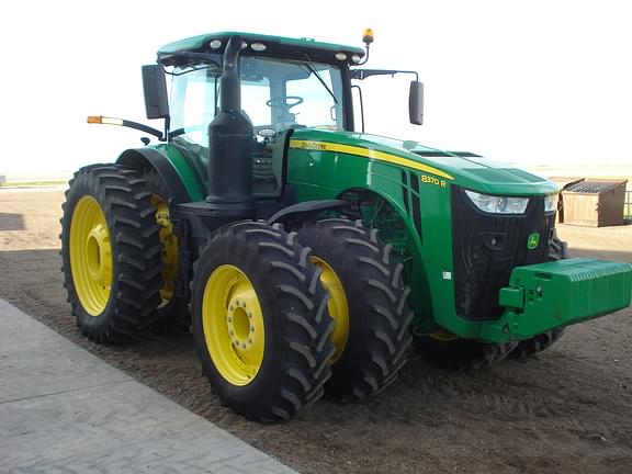 Image of John Deere 8370R equipment image 4