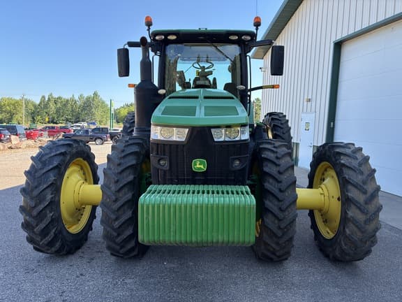 Image of John Deere 8370R equipment image 3