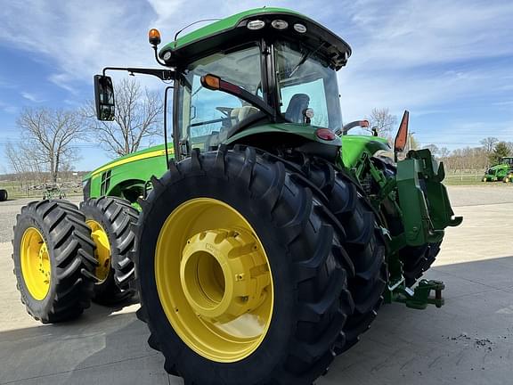 Image of John Deere 8370R equipment image 4