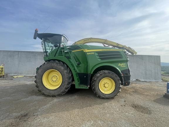 Image of John Deere 8400 Primary image