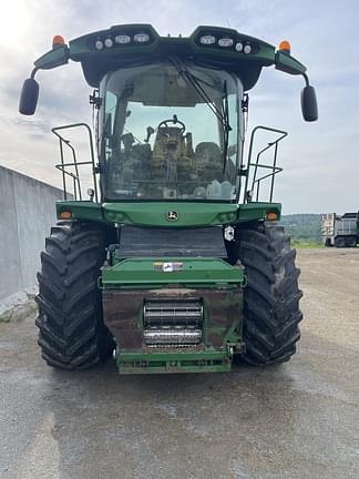 Image of John Deere 8400 equipment image 1