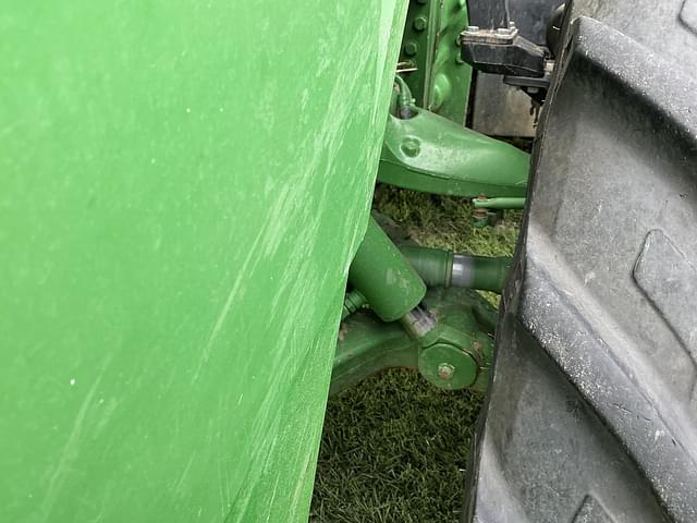 Image of John Deere 8400R equipment image 1