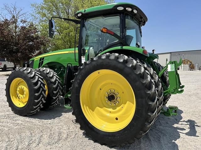 Image of John Deere 8400R equipment image 4