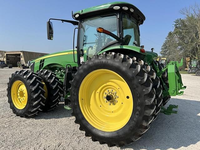 Image of John Deere 8400R equipment image 4