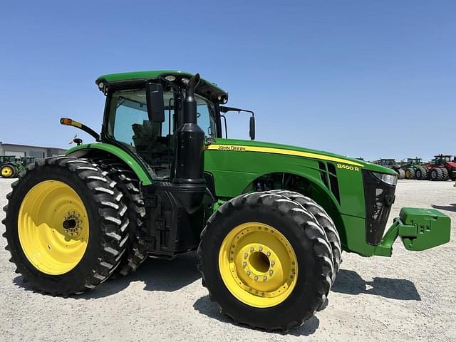 Image of John Deere 8400R equipment image 1