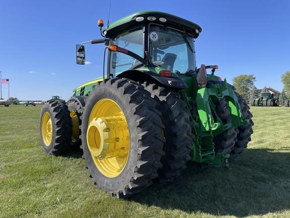 Image of John Deere 8400R equipment image 2