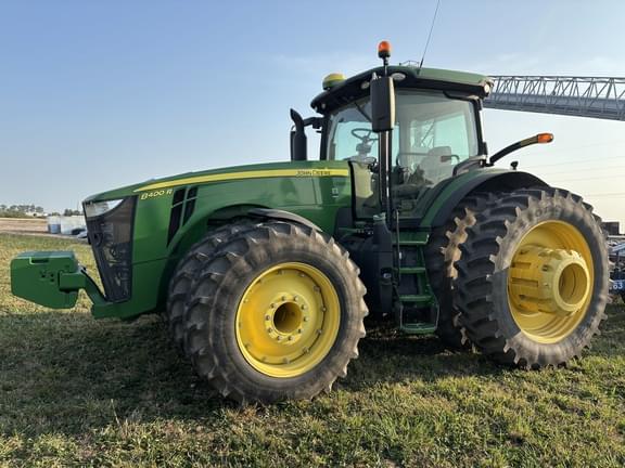 Image of John Deere 8400R equipment image 1