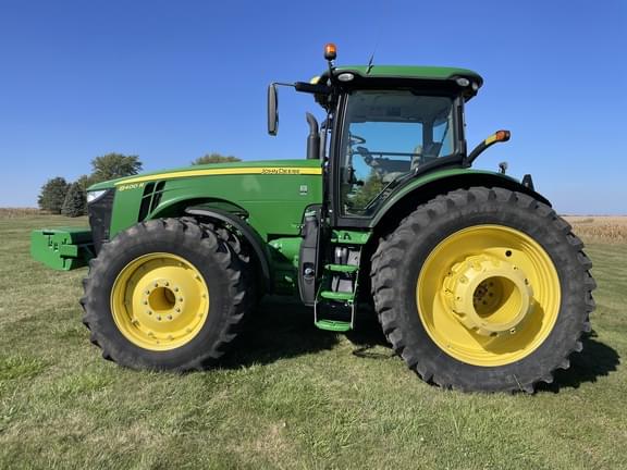Image of John Deere 8400R equipment image 1