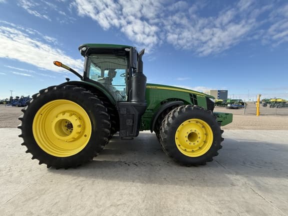 Image of John Deere 8400R equipment image 3