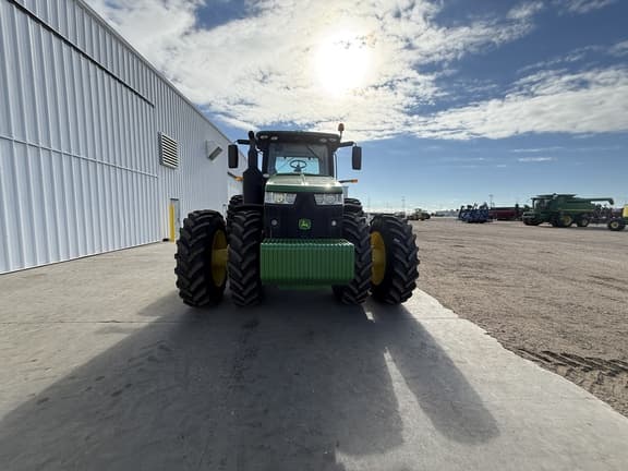 Image of John Deere 8400R equipment image 1