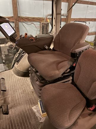 Image of John Deere 8400R equipment image 4