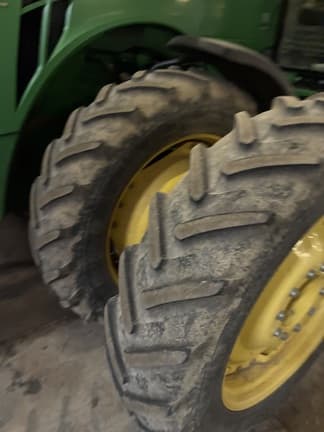 Image of John Deere 8400R equipment image 1